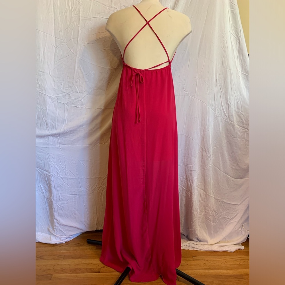 Pretty magenta gown - Picture 2 of 6